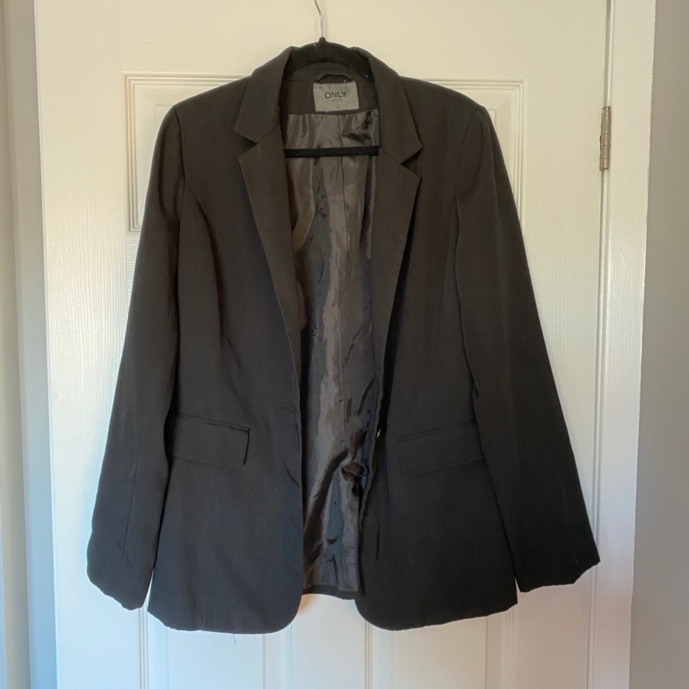 ** EUC WOMENS BLAZER **